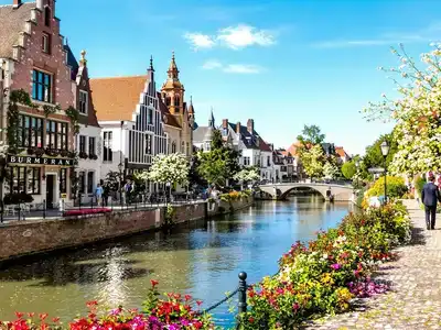 Beautiful Bruges canals with medieval buildings and greenery.