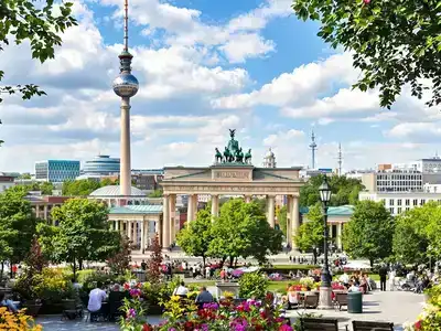 Couples and families enjoying Berlin's iconic landmarks outdoors.