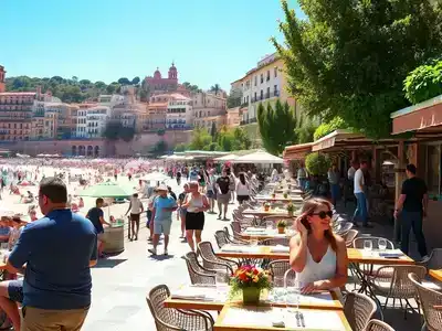 Beach and couples enjoying Málaga’s sunny atmosphere.