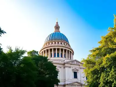 St. Paul’s Cathedral with its dome and beautiful architecture.